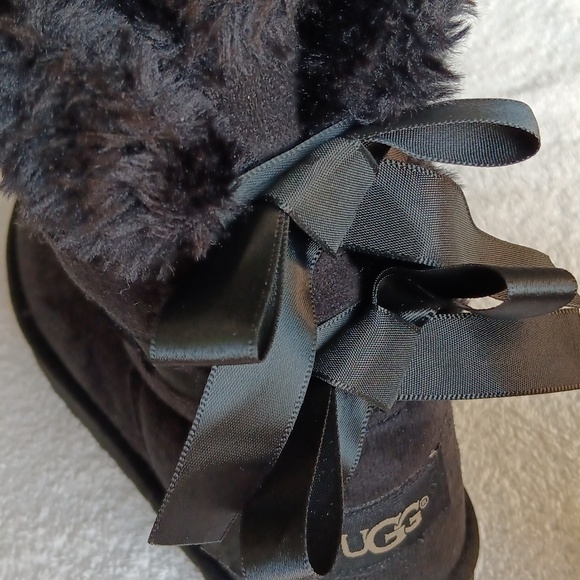 NWOT UGG Faux Fur Lined Classic Booties - Picture 13 of 16